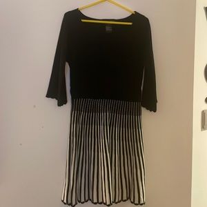 Madison Leigh  Women's Sweater Dress Medium Black Striped Scoop Neck Pullover